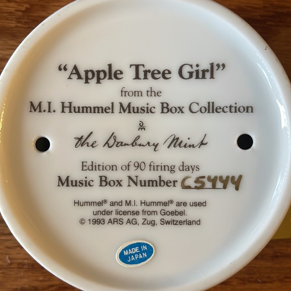 Vintage M.I. Hummel 'Apple Tree Girl' Porcelain Keepsake Music Box #C5444 - Picture 6 of 6